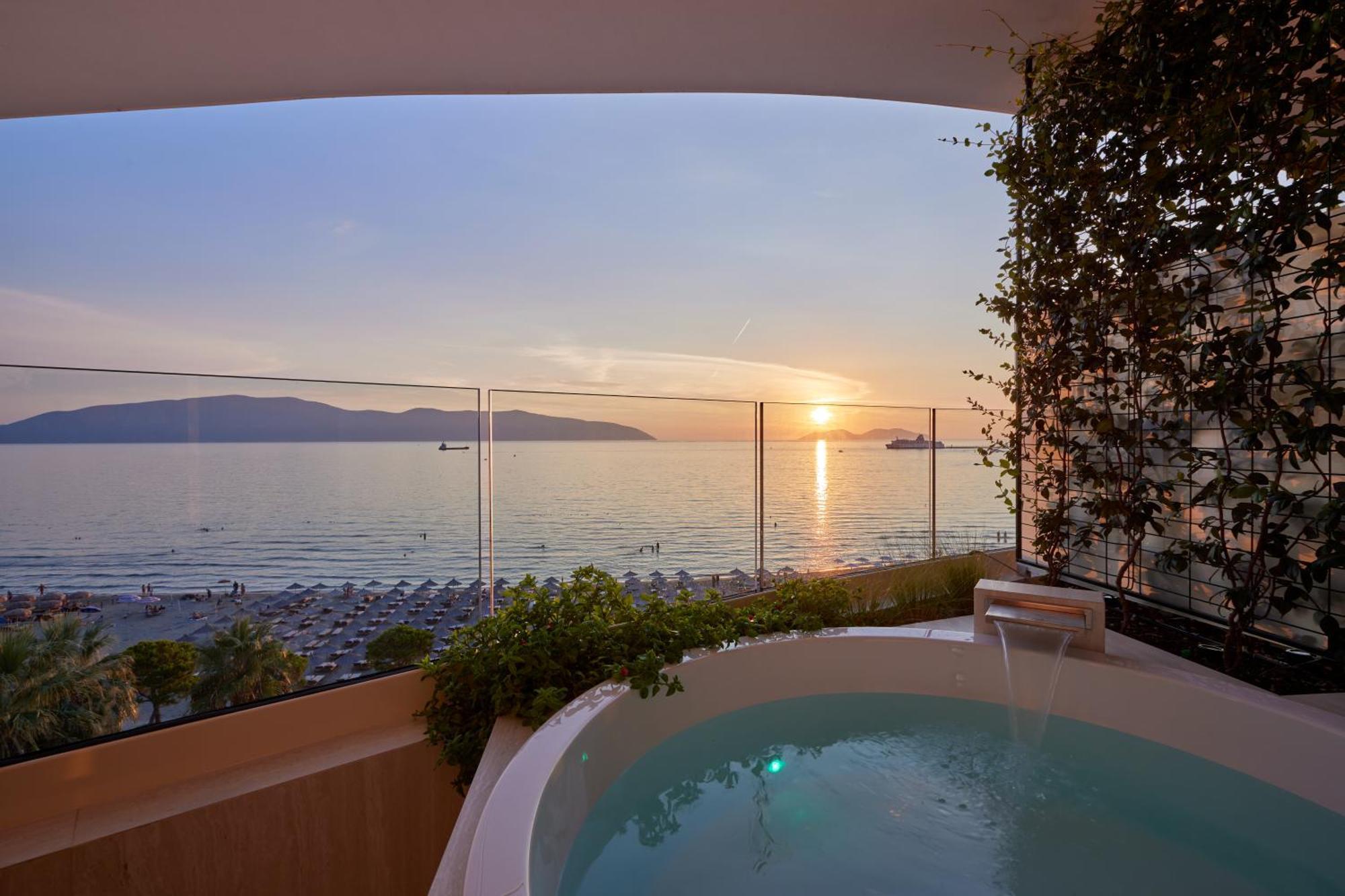 Valis Luxury Hotel Vlorë エクステリア 写真