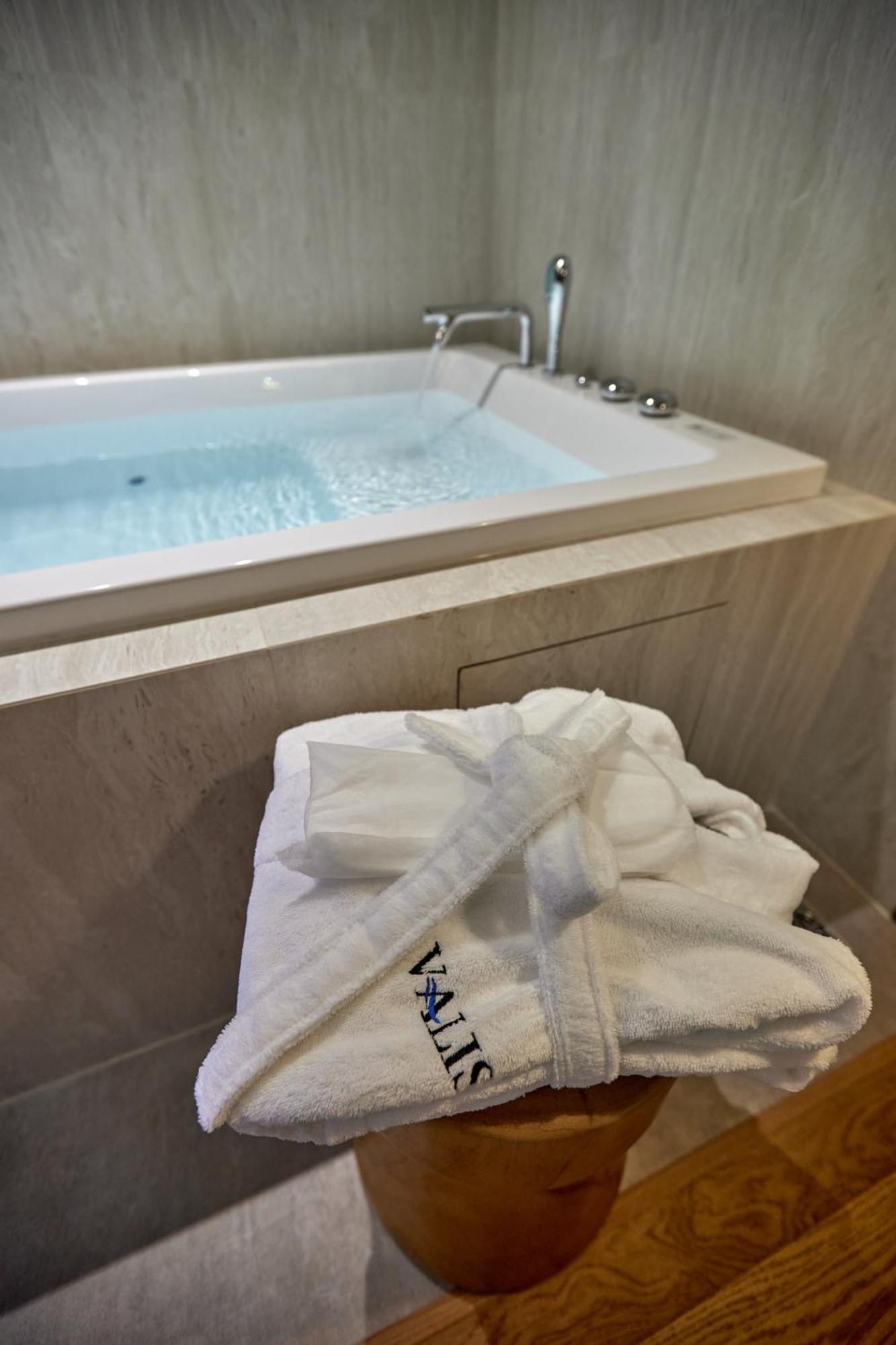 Valis Luxury Hotel Vlorë エクステリア 写真