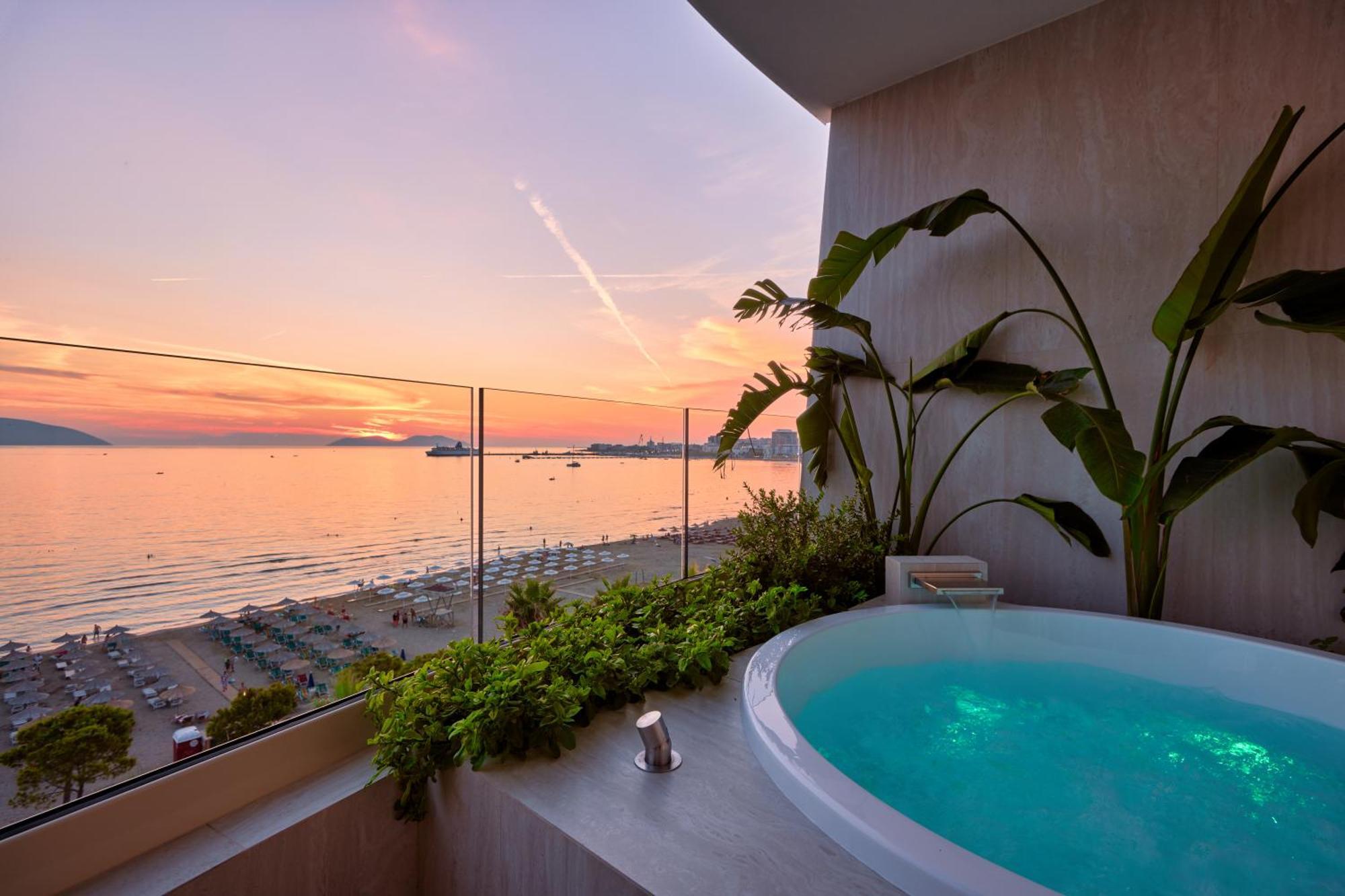 Valis Luxury Hotel Vlorë エクステリア 写真